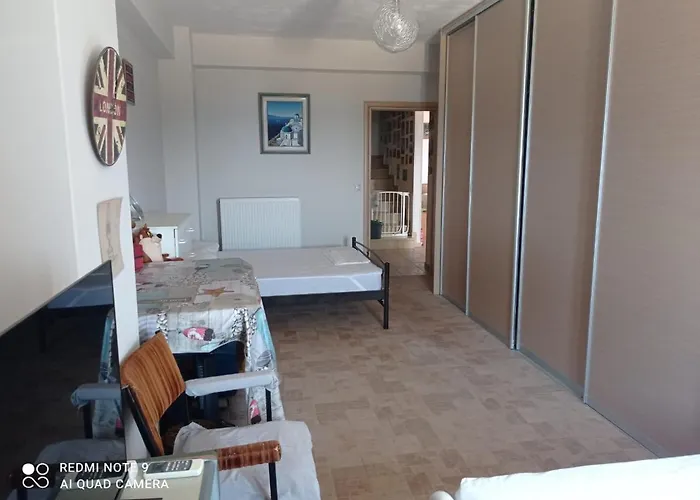 Aggelikis Cosy Shared House Homestay