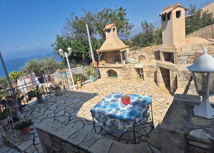 Aggelikis Cosy Shared House Homestay